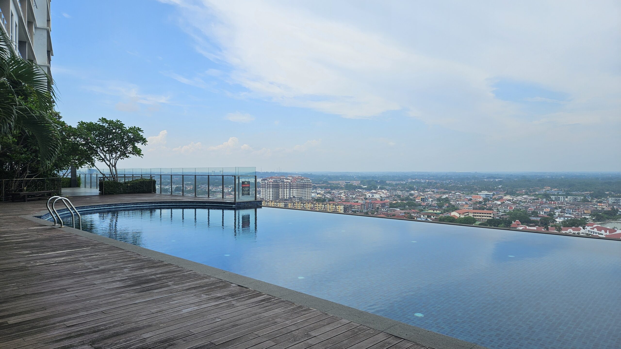 Silverscape Residence luxury pool and ocean view